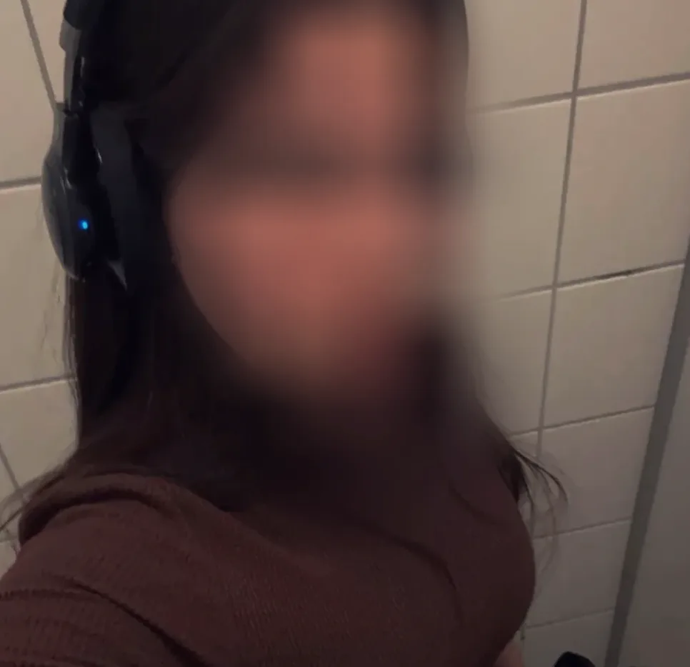 Lena, 25