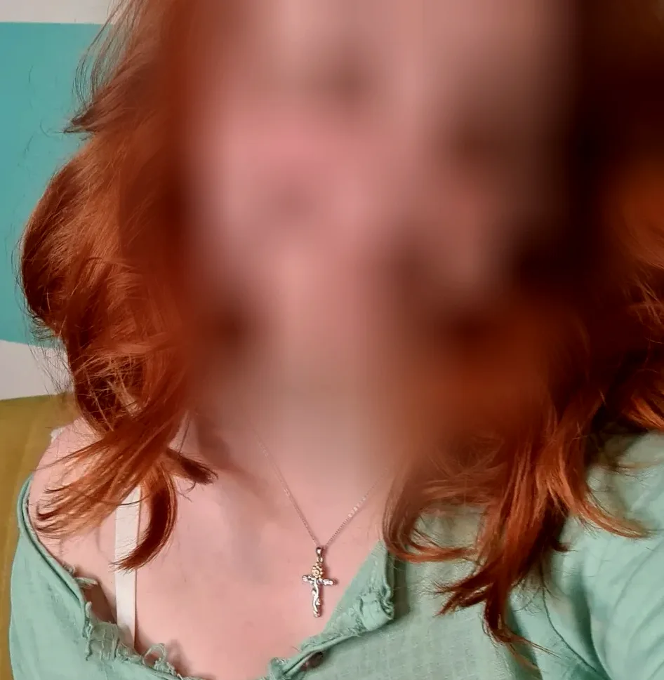 Nina, 23