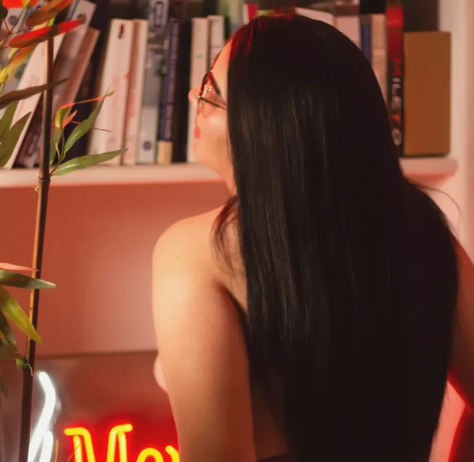 Rosa, 31